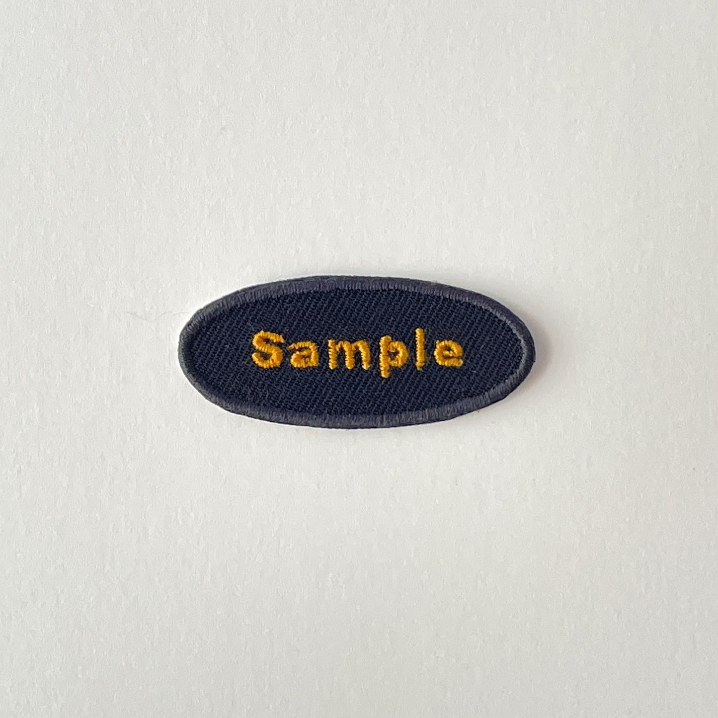 刺繍ネームワッペン/Mサイズ(約60mm)/シール・アイロン接着/楕円型/シンプルゴールド/3枚セット