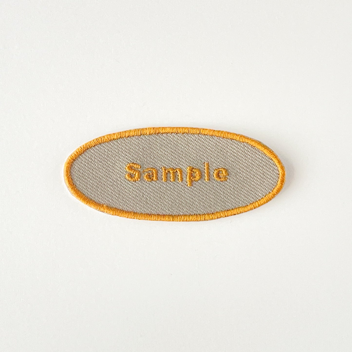 刺繍ネームワッペン/Mサイズ(約60mm)/シール・アイロン接着/楕円型/シンプルゴールド/3枚セット