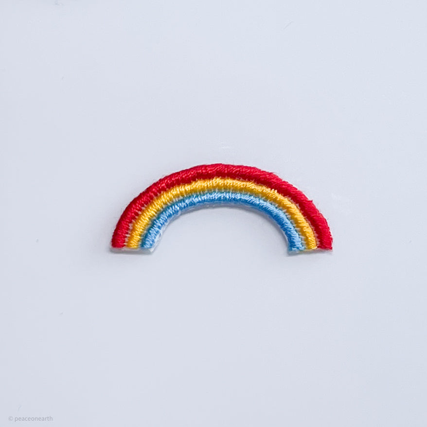 レインボー 虹のミニ刺繍アイロンワッペン　アップリケ