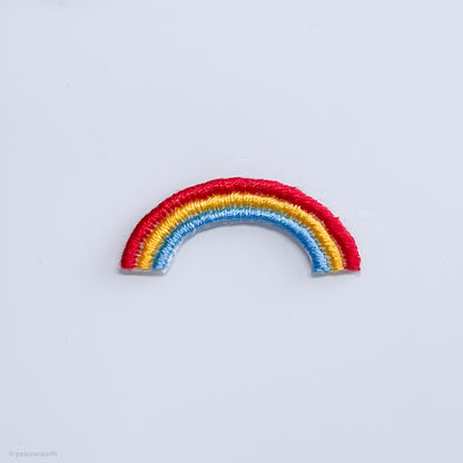 レインボー 虹のミニ刺繍アイロンワッペン　アップリケ